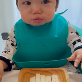 つかみ食べの様子の画像