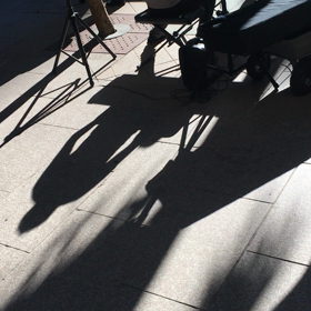 街中でピアノ演奏の画像