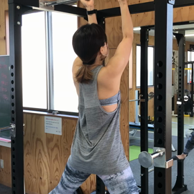 懸垂女子の画像