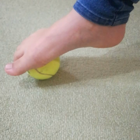 【動画】テニスボールで足裏緩めの画像
