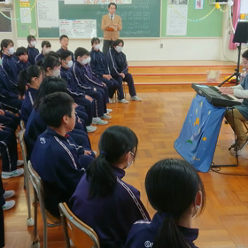 313星のコンサートを落合中学校一年生の皆さんの前で開きました❗の画像
