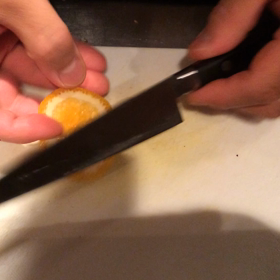 イルカを切った少年(36歳)の画像