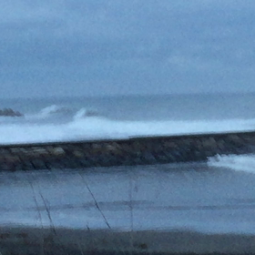 1月9日千葉北、東浪見の朝の波の画像