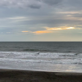 9月21日千葉北、東浪見の朝の波の画像