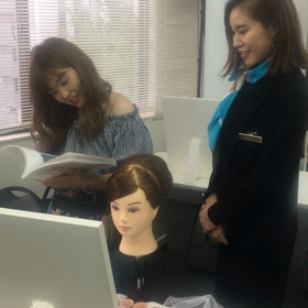 動画で見てみよう♪JHSSのヘアメイク授業(^ ^)の画像