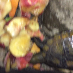 桃をガブッ(^O^)の画像