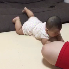 寝返り返り→× 腹這い前進→×の画像