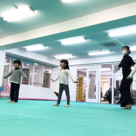 新しい振付にチャレンジ　　夙川ダンススクール/江坂ダンススクールの画像