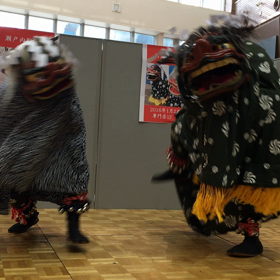 獅子舞にガブリンチョの画像