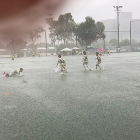 大人には理解できない。子供は雨が大好きだの画像