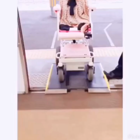 電車移動の朝の画像