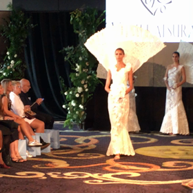 三位一体のゆれるブーケの画像