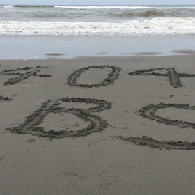 砂に描いた文字の画像