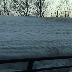 山はまだ雪がいっぱいの画像