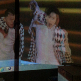 ふすまに映し出すWITH鑑賞会の画像