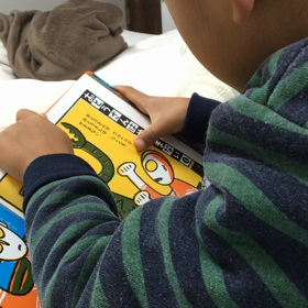 絵本読みの画像