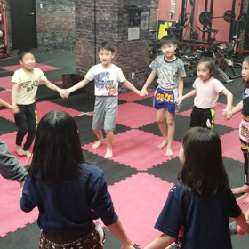 毎週月曜・木曜・土曜はkids class！の画像