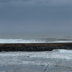 3月11日千葉北、東浪見の朝の波の画像