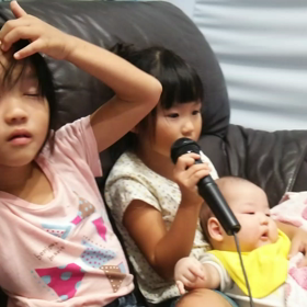 動画♪カラオケ中におなら♥の画像