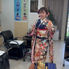 笑顔とピースの画像