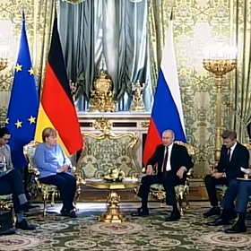 大事な会議の際はスマホはオフにしましょうwの画像