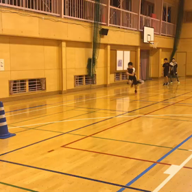 川越小練習(体育館 走り幅跳び)①の画像