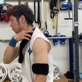 電気を使って肩凝り解消の画像