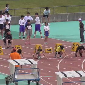 ６年女子100ｍ １組目の画像