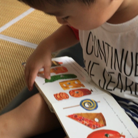 はらぺこあおむしの画像