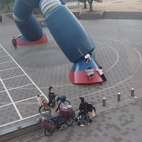 子供たちと遊ぶ鉄人28号(*^^*)の画像