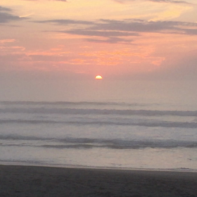 8月1日千葉北、東浪見の朝の波の画像