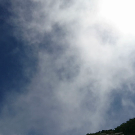 雲は流れる【山の自然】の画像