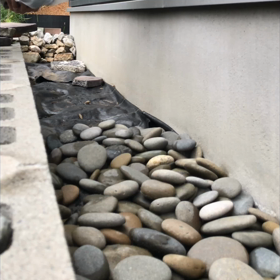 左側、石シキシキおわたの画像