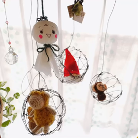 手作り感たっぷりのてるてるぼうずの画像