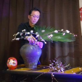 カリスマ華道家が徳川家康をイメージして庭にある植物だけで1分でいけてみた...の画像