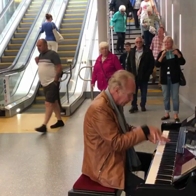 駅ピアノ(ピアノ) イイネ〜カッコよいの画像