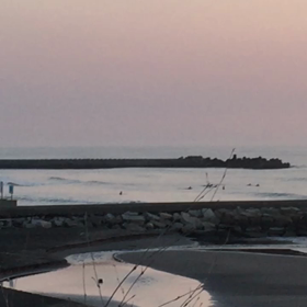 4月28日千葉北、東浪見の朝の波の画像