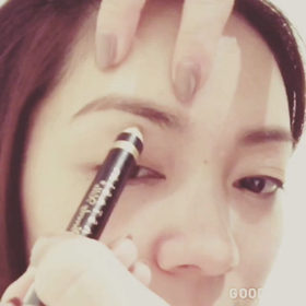 眉をキレイに見せるメイクテクニックの画像