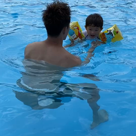 プールデビューの画像