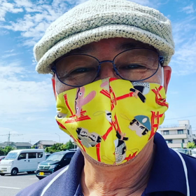 秋晴れとオープンカーの画像