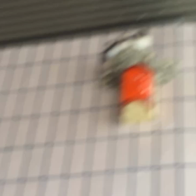 昨年の６月得意先のセコムの警告灯の上に燕の巣の画像