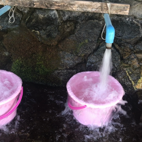 山へ水汲みにの画像