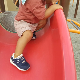 初めての滑り台。の画像