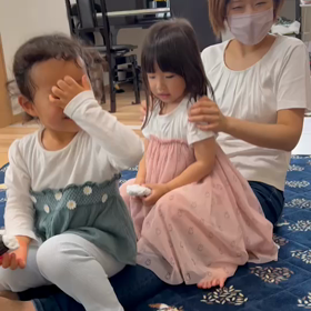 電車に乗っての画像