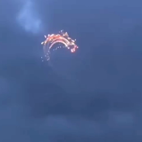 花火が空を飛ぶの画像