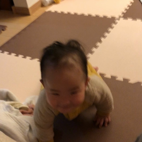 つかまり立ちは余裕。の画像