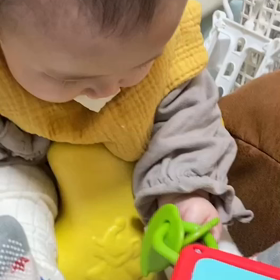 赤ちゃんの初オヤツの食べ方(^o^)の画像