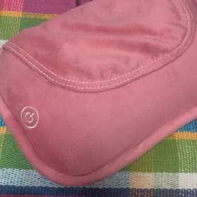 肩こりグッズ〜枕型マッサージ器の画像