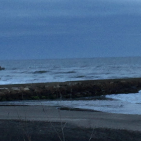 12月31日千葉北、東浪見の朝の波の画像