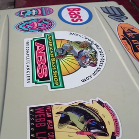 若者と釣りの画像